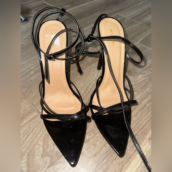 PrettyLittleThing BLACK PATENT STRAPPY OPEN POINT TOE HEELS SIZE 7 - Picture 10 of 10